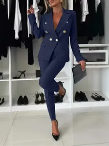 Elegantes dunkelblaues zweireihiges Slim Fit Blazer-Set für Damen mit edlen Goldknöpfen