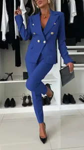 Eleganter königsblauer schmal geschnittener Doppelreiher-Blazer mit goldenen Knöpfen