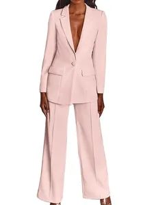 Elegant roze tweedelig damespak met blazer en broek voor kantoor en zakelijke gelegenheden
