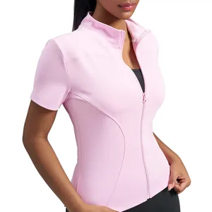 Top da yoga slim fit da donna con colletto a lupetto e cerniera in rosa chiaro a maniche corte