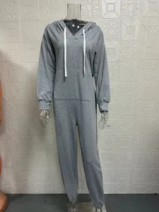 Damen Jumpsuit mit Kapuze in Grau mit praktischen Taschen und weißem Kordelzug Detail