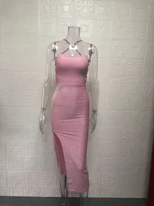 Funkelndes rosa figurbetontes Midikleid mit quadratischem Ausschnitt und Schlitz