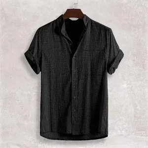 Camicia da uomo in cotone e lino nero con colletto alla coreana e maniche corte.