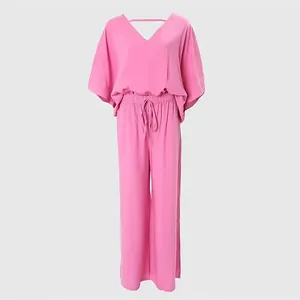 Conjunto de dos piezas rosa con top de manga murciélago con cuello en V y pantalón ancho casual