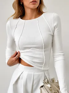 Witte geribbelde damesshirt met lange mouwen en trendy zichtbare naden