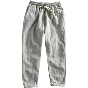Lässige hellgraue Leinenhose für Herren mit einem praktischen elastischen Kordelzug am Hosenbund