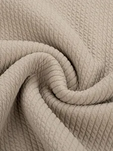 Detaillierte Makroansicht von strukturiertem beige Strickpullover-Stoff mit Rautenmuster