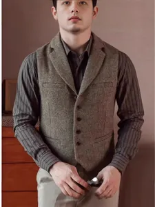 Klassische Herrenweste aus Fischgräten-Tweed mit Einreiher-Knöpfen und Reverskragen