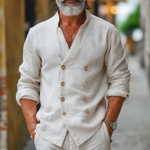 Détail d'une chemise en lin à double boutonnage pour hommes avec col montant beige
