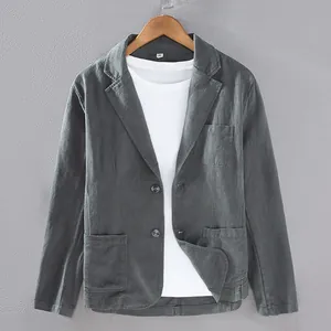 Vue détaillée d'un blazer décontracté pour homme en coton et lin gris foncé avec poches