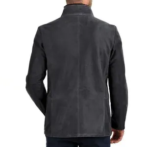 Rückansicht eines grauen Wildleder-Herrenjackets mit Stehkragen und Vintage-Design