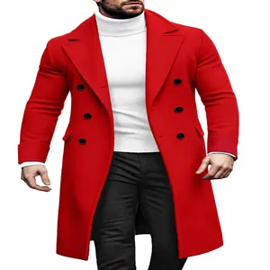 Primer plano de abrigo de lana rojo para hombre con doble botonadura y solapa clásica.