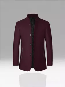 Elegante abrigo de lana granate para hombre con cuello levantado y forro acolchado