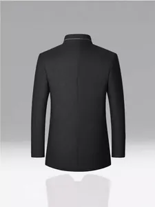 Vista trasera profesional de un abrigo de lana negro clásico para hombre para el invierno