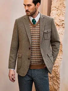 Herren-Sakko im britischen Stil mit Fischgrätmuster in Braun für einen eleganten Look