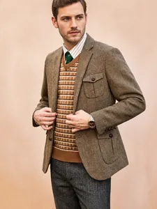 Klassischer Herrenblazer mit Fischgrätmuster im britischen Stil in Braun für Herbst