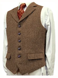 Gros plan sur le tissu en tweed à chevrons marron d'un gilet de costume pour homme