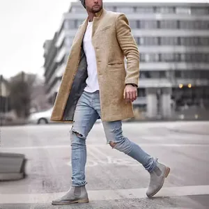 Stilvoller mittellanger Wollmantel für Herren in Beige für herbstliche Stadtmode