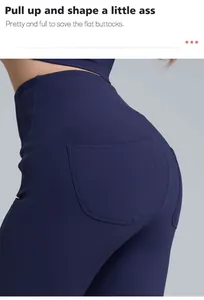 Détail du legging de yoga bleu marine à taille haute montrant l'effet galbant