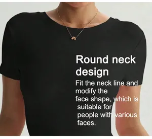 Vue détaillée du col rond confortable sur la robe de yoga athlétique noire pour femmes.