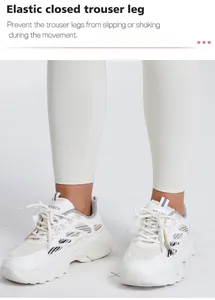 Detailansicht des elastischen Beinschlusses der weißen, schnelltrocknenden Yoga-Sporthose.