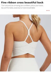 Détail d'un soutien-gorge de sport blanc avec dos croisé et coussinets intégrés