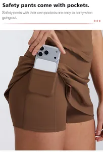 Vista detallada de la falda pantalón deportiva marrón con bolsillo lateral para móvil