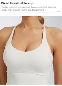 Détail du soutien-gorge de sport blanc avec bonnets respirants et maintien ferme