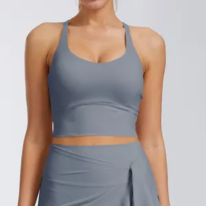 Vue détaillée du soutien-gorge de sport yoga bleu poudré avec rembourrage et tissu élastique