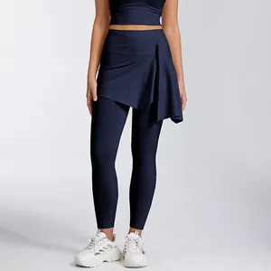 Detailansicht der dunkelblauen Yoga-Leggings mit asymmetrischem Rock-Overlay-Design