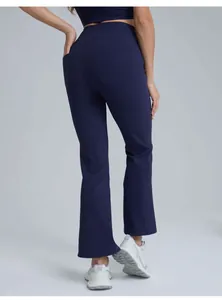 Vue arrière détaillée du pantalon de yoga évasé taille haute à séchage rapide bleu