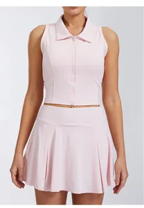 Conjunto deportivo rosa de secado rápido con polo de cremallera sin mangas y falda