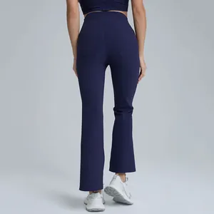 Pantalon de yoga évasé bleu marine à taille haute avec poches arrière.