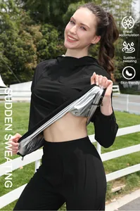 Detalle del traje de sauna negro para mujer con forro térmico plateado para sudar.