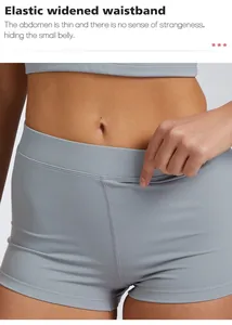 Detailopname van de elastische, verbrede tailleband van de grijze yoga shorts met hoge taille