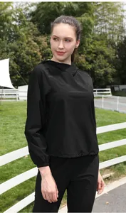 Detalle del conjunto de traje de sauna negro con capucha para mujer para fitness y adelgazar
