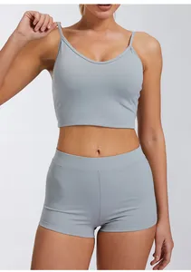 Tweedelige sneldrogende yogaset met sportbeha en korte broek met hoge taille