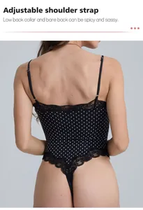 Vista trasera de un body negro de lunares con encaje y tirantes ajustables