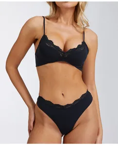 Vue détaillée d'un ensemble de lingerie sexy en dentelle noire avec soutien-gorge