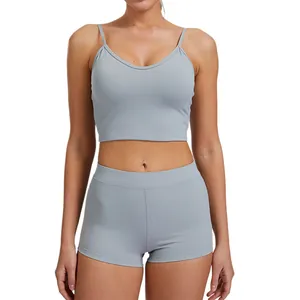 Grijze tweedelige yogaset voor dames met sportbeha en korte broek, sneldrogend