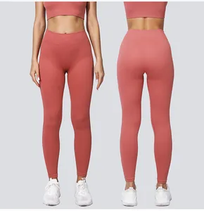 Detailansicht der nahtlosen High-Waist-Yoga-Leggings mit Rippstruktur in Altrosa.