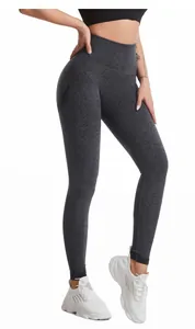 Donkergrijze naadloze yogabroek met hoge taille voor fitness en billift bij een model
