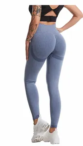 Gedetailleerd achteraanzicht van naadloze yoga legging hoge taille peach-butt effect