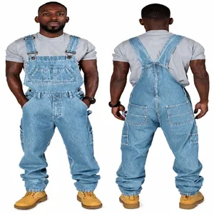 Lockere hellblaue Herren-Jeans-Latzhose mit mehreren Taschen von vorne und hinten gesehen