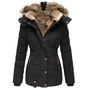 Schwarzer Damen Winterparka in schmaler Passform mit luxuriöser Kunstfellkapuze.