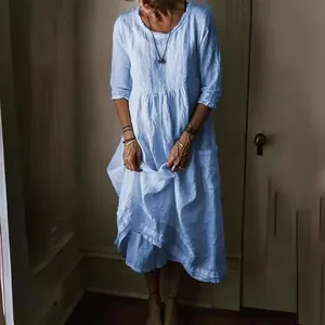 Abito largo in cotone e lino azzurro da donna con tasche laterali e stile casual