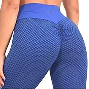 Vista detallada de los leggings de yoga azules texturizados con efecto push-up.