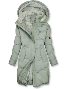 Parka larga con capucha para mujer con forro de felpa gris cálido en color verde menta.