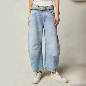 Jeans da donna lavati con vestibilità ampia a vita medio-bassa in denim celeste stile