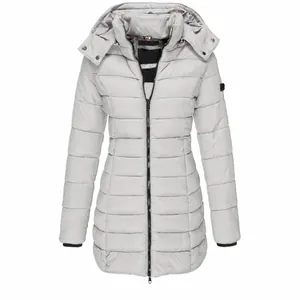 Vorderansicht der hellgrauen, mittellangen Steppjacke mit Kapuze für Damen